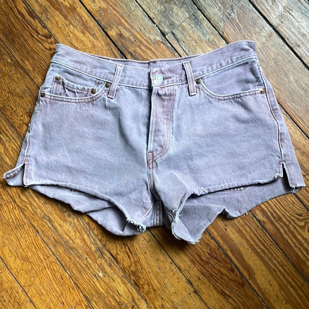 Purple Levi’s shorts size 28